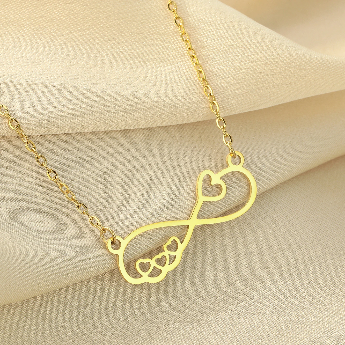 

CHENHXUN Infinity Necklace with Hearts Pendant Hearts Infinity Necklace Forever Hearts Necklace Eternal Gift for Men and Women