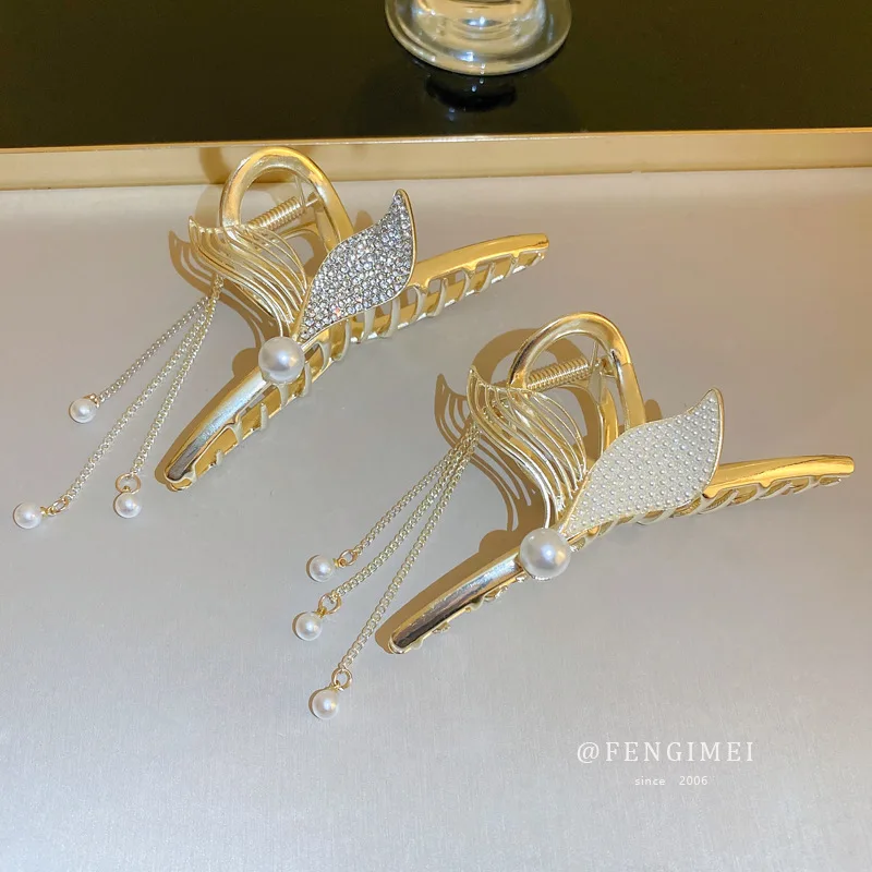 

Korean Pearl Inlaid Diamond Fishtail Tassel Clip Elegant High-quality Shark Ins Fashion Net Red Hair Accessories