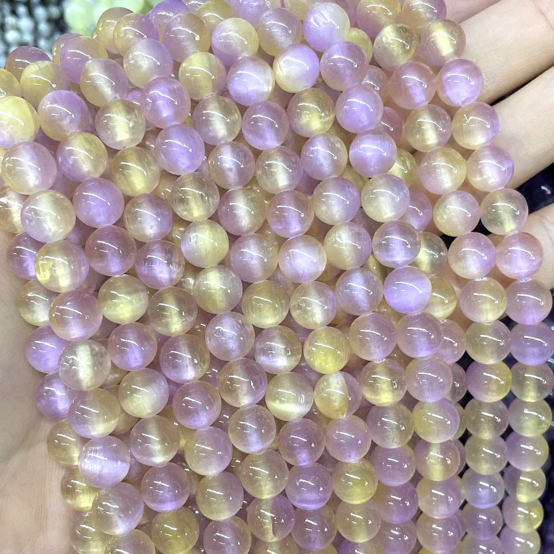 Натуральный драгоценный камень белый и розовый из селенита круглые