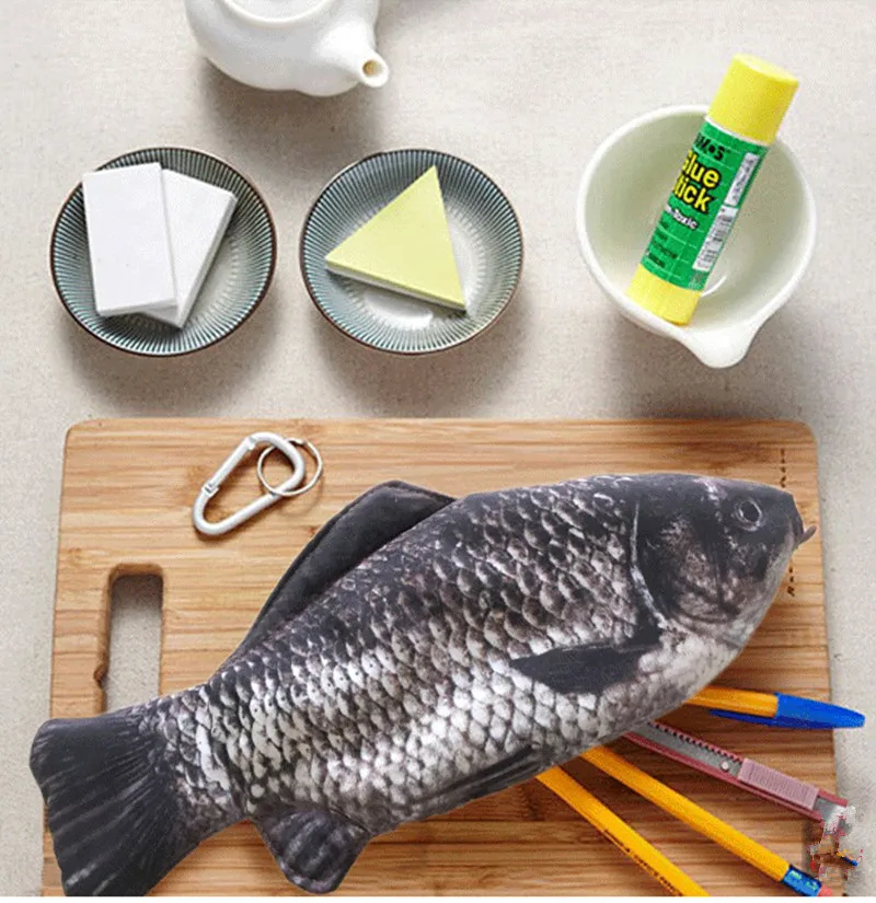 

Carp Pen Bag Realistic Fish Shape Make-up Pouch Pen Pencil Case With Zipper Makeup Pouch Casual Gift Toiletry Wash Funny Handbag