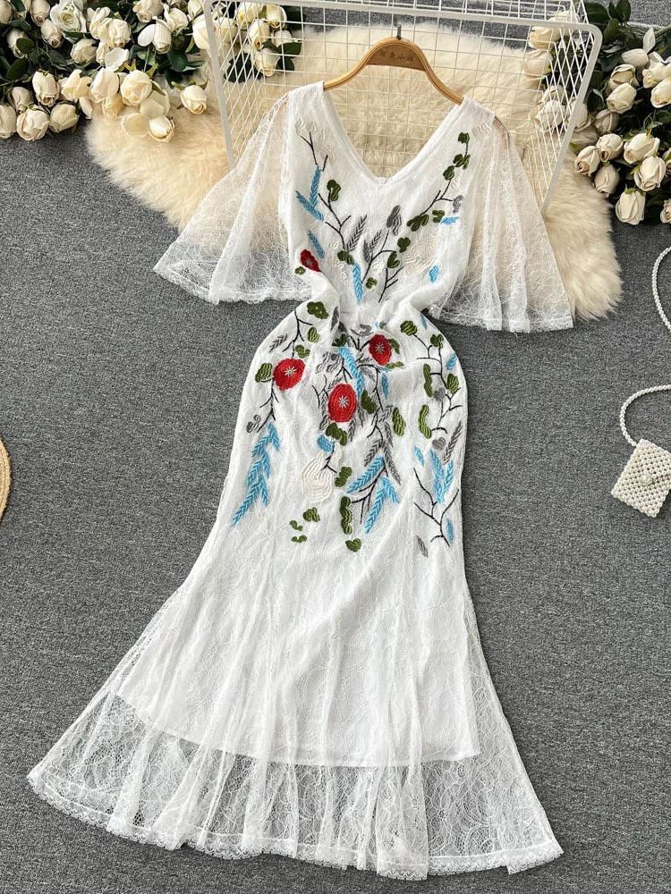 

Summer Retro French Niche V-neck Embroidered Flower Lace Dress Thin Temperament Package Hip Fishtail Vestidos Woman Y036