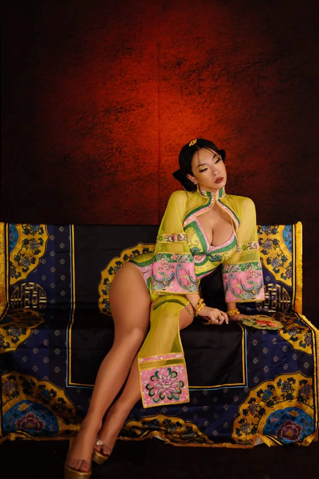 Женское Кружевное боди на бретельках с открытой спиной |