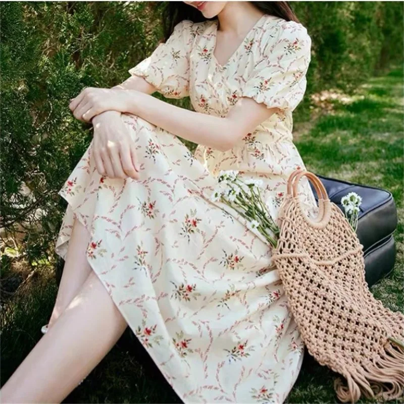 

French Dress Summer 2023 New Women's Bubble Sleeve Waist V-Neck Retro Floral Dress