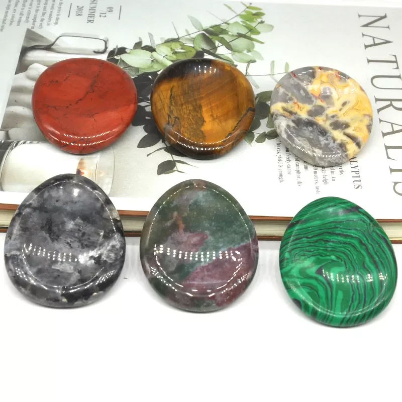 

NEW2023 натуральный драгоценный камень для ладони, волшебный камень для большого пальца, инструмент для лица, гуаша, лечебный кристалл, аметист...