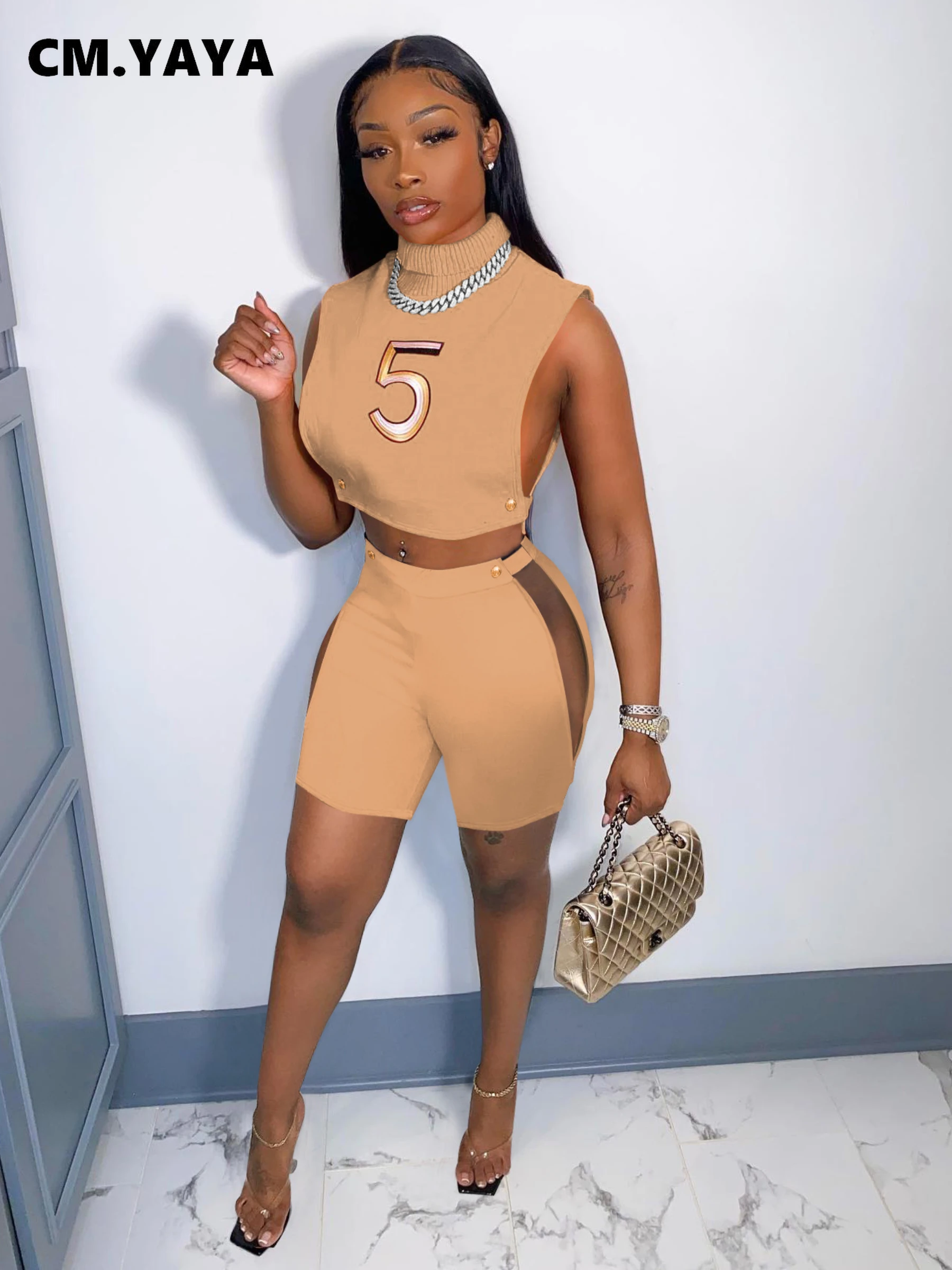 

Женский костюм для активного отдыха CM.YAYA, комплект из двух предметов, брюки до колена с разрезом сбоку и футболка с открытыми боками, спортив...