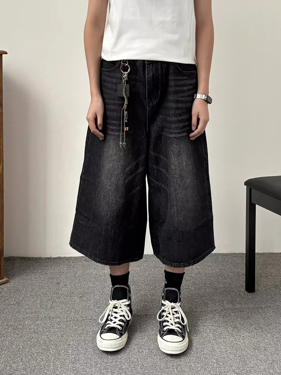 Женские джинсовые шорты REDDACHiC с низкой посадкой черные однотонные потертые