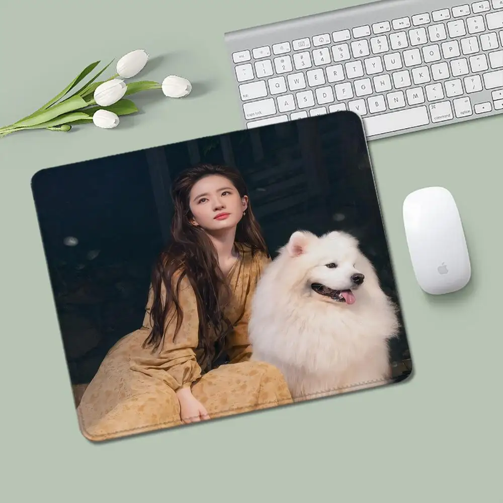 Фото Китайский коврик для мыши Liu Yifei, маленькие игровые аксессуары, клавиатура, компьютерный офисный настольный коврик, нескользящий резиновый коврик для мыши для ПК, геймера №2