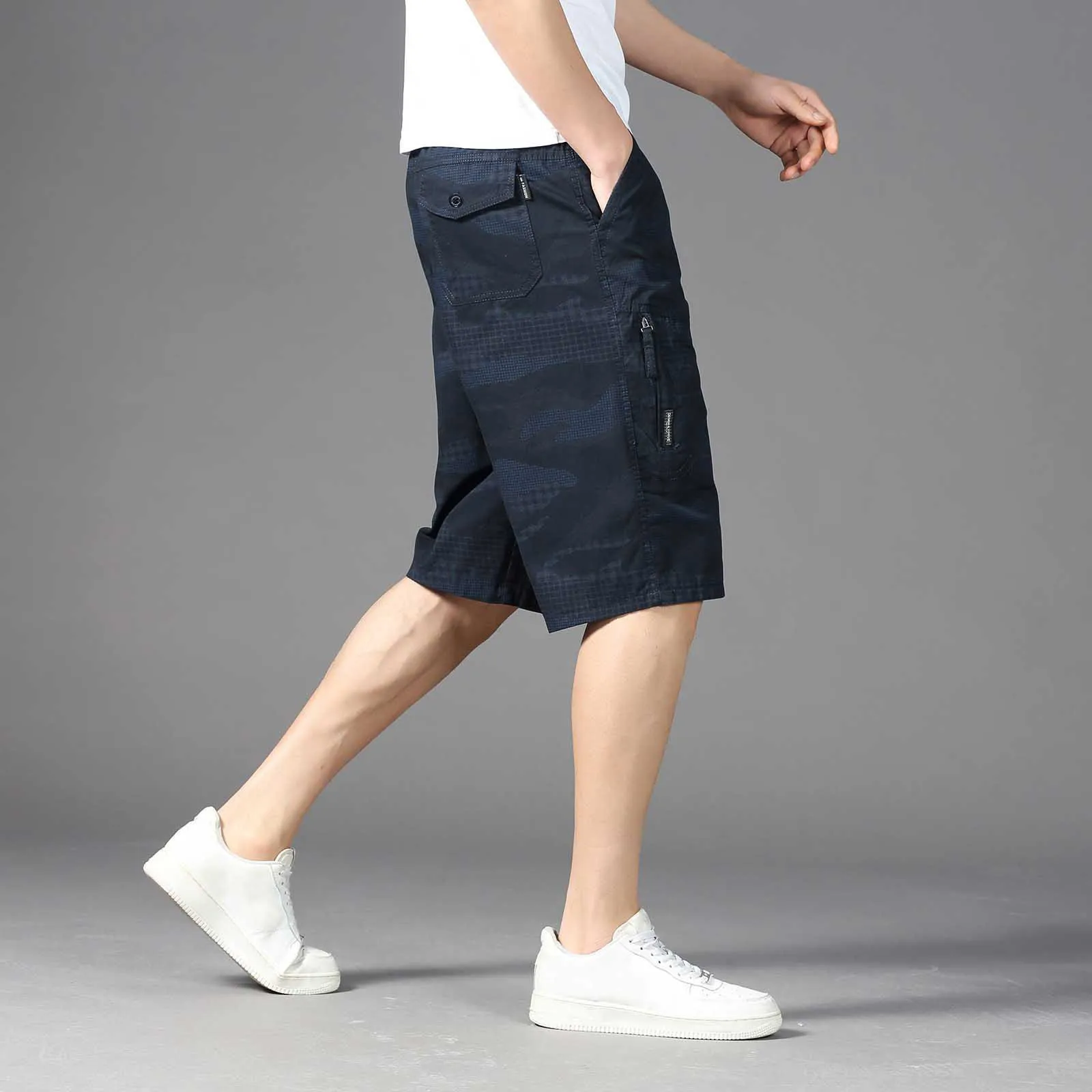 

Male Fashion Casual Solid Color Multi Pocket Zipper Buckle Outdoor Shorts Tooling Shorts Man Clothes