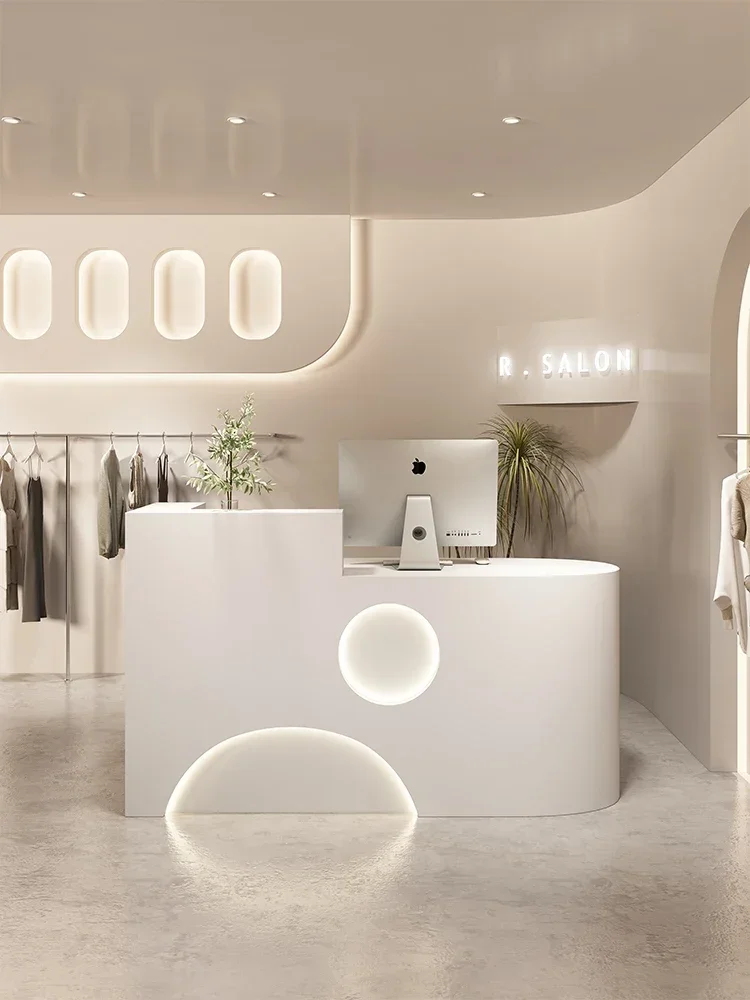 Кассовый прилавок для магазина одежды барная стойка салона красоты простая