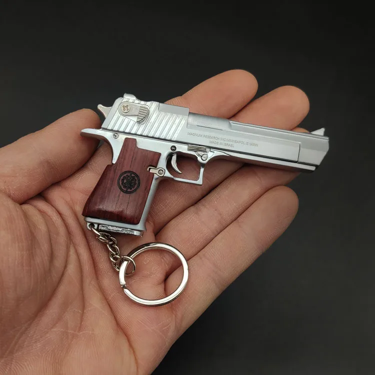 

1:3 Solid Wood Handle Desert Eagle Metal Miniature Toy Keychain Pendant Can Not Shooting Boy Birthday Gifts