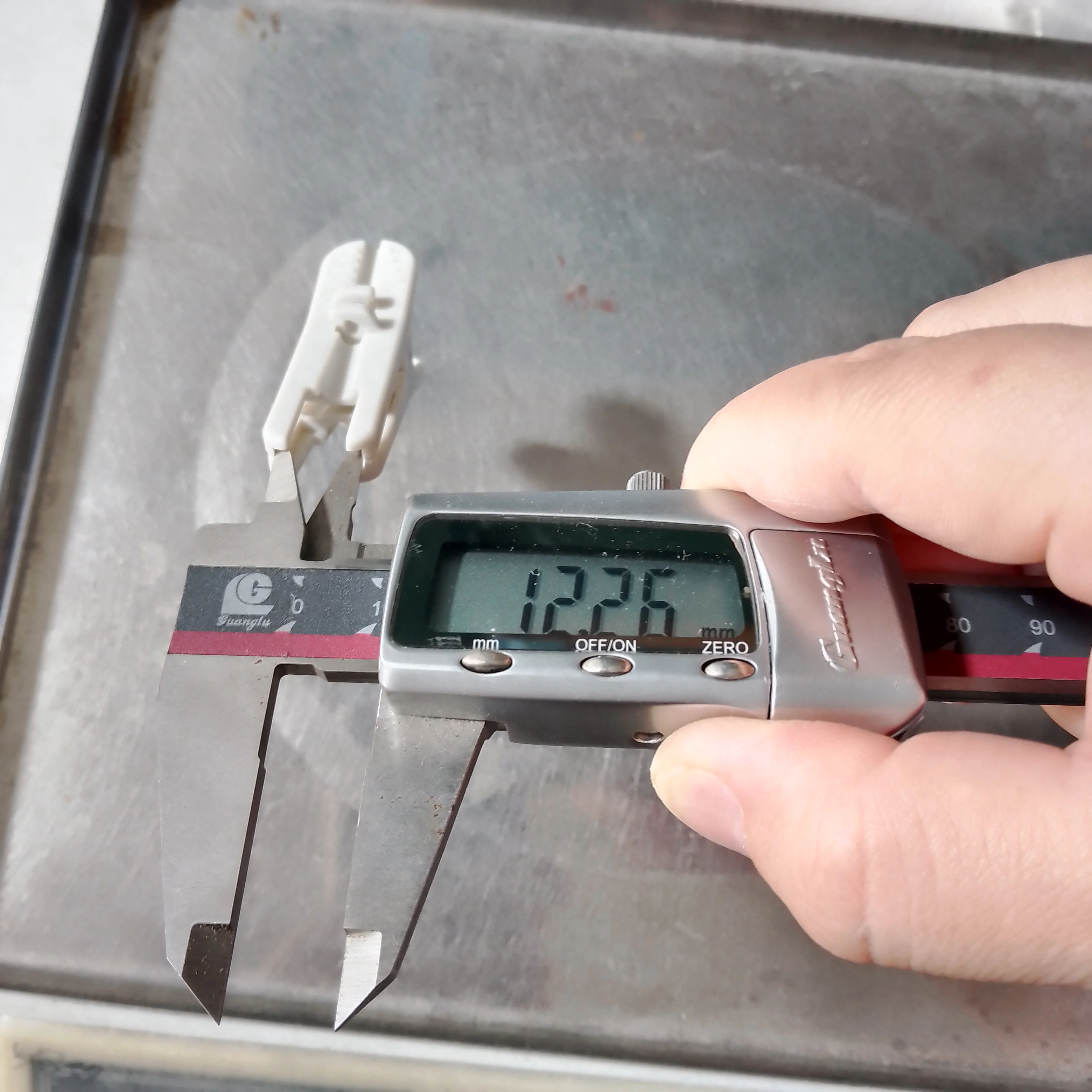 Для зажима для ушей ветеринарного датчика SpO2 обратите внимание только на