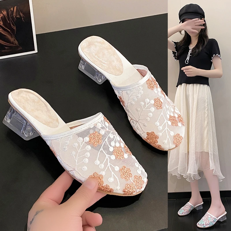 

Шлепанцы Baotou с цветочной вышивкой, легкие удобные модные уличные тапочки на высоком каблуке, кружевные дышащие сандалии