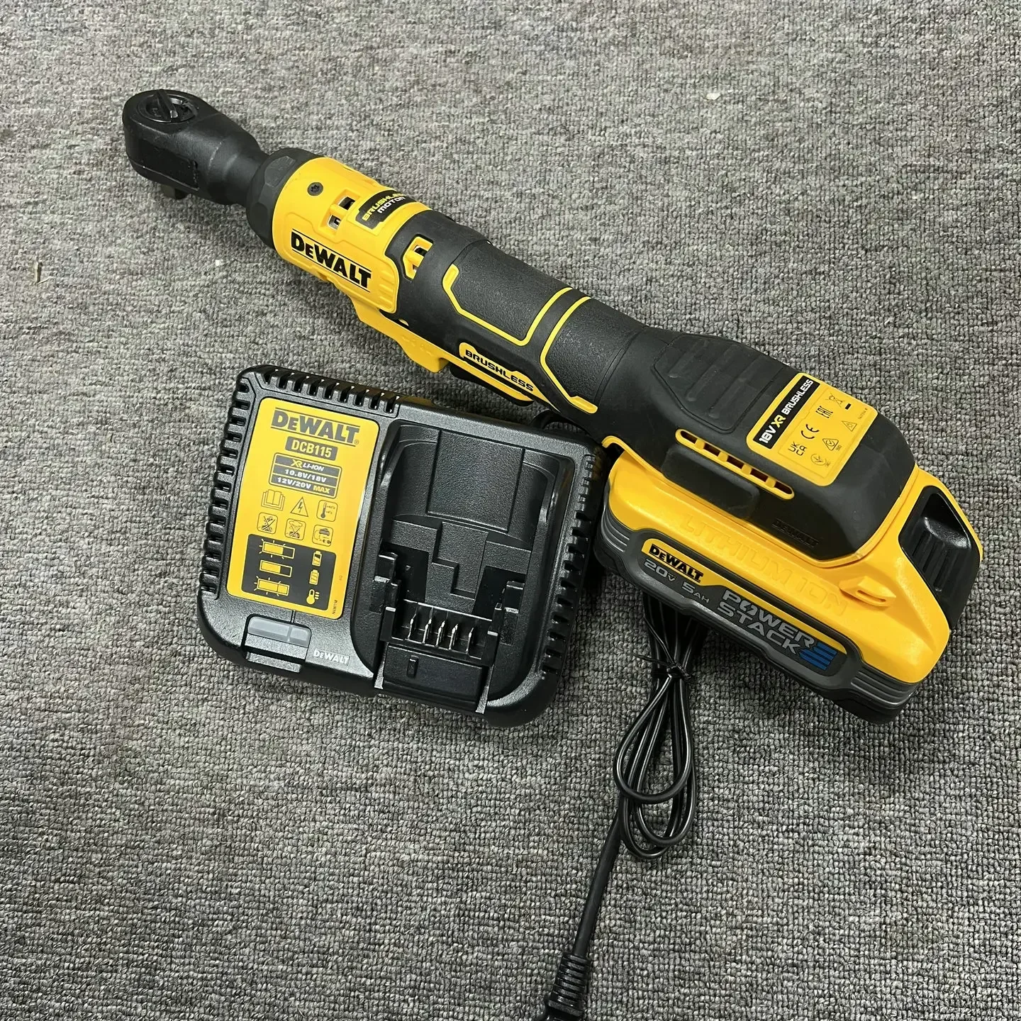Набор аккумуляторов DeWALT DCF513B Atomic 20 В С Храповым Механизмом 3/8 дюйма Ач