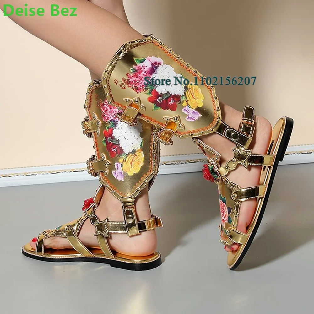 

Босоножки на плоской подошве с цветочным принтом и круглым носком