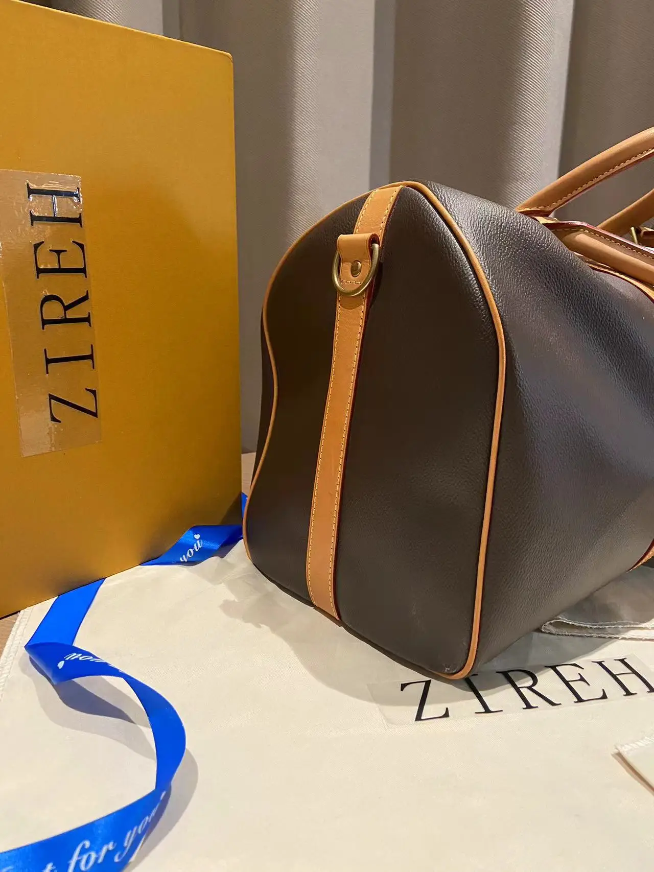 Рисунок 3 - Черная сумка на плечо 2023