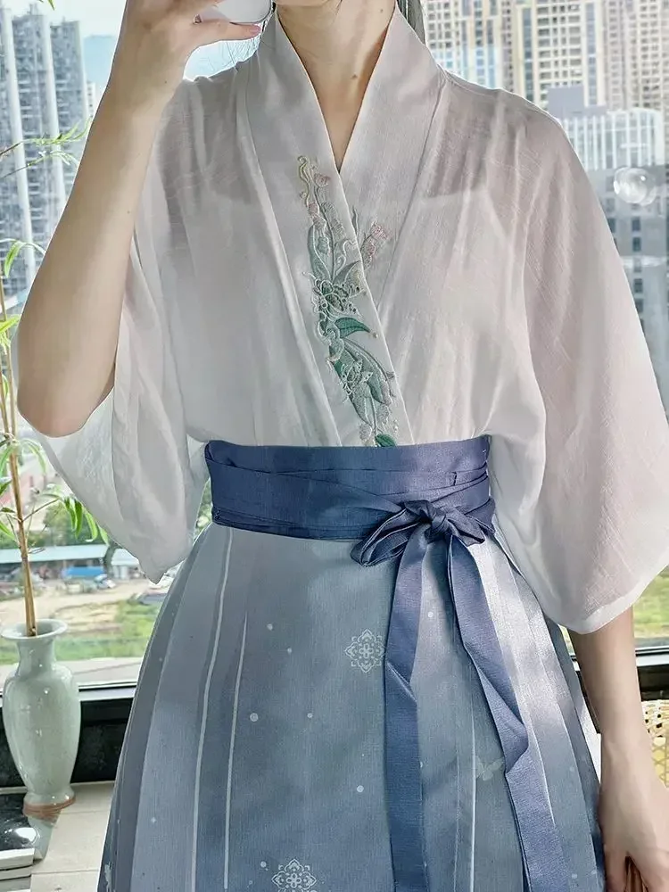 Традиционное китайское платье Hanfu комплект с юбкой изображением лошади 2024