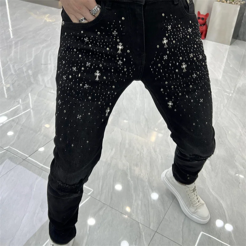 

2022 Fall Personalized Rhinestones Heavy Industry Trend Perforated Black Leggings Men High Quality European Fashion Brand Jeans