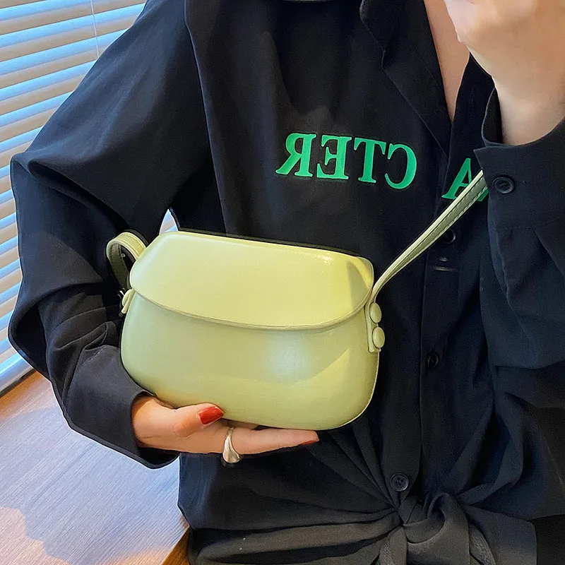 

Миниатюрные сумки через плечо из искусственной кожи для женщин, роскошная брендовая сумка с клапаном, 2022 простая модная сумка и кошельки, же...