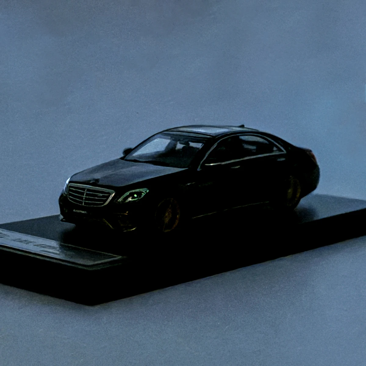 Модель автомобиля King 1:64 S65 W222