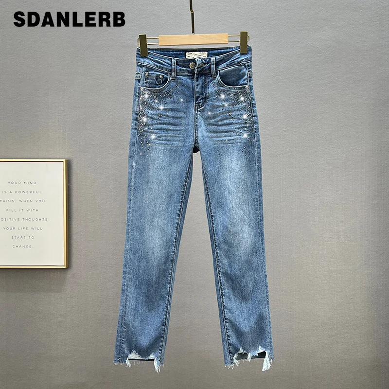 Стразы джинсы для женщин Новинка Весна 2022 утягивающие темно-синие укороченные