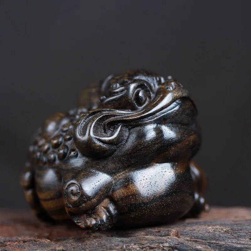 Bodhisattva Kyara Eaglewood Carved KIRIN Hand Pieces Black Persimmon Crafts Golden Toad Bamboo Small Figure Pray for peace Safe