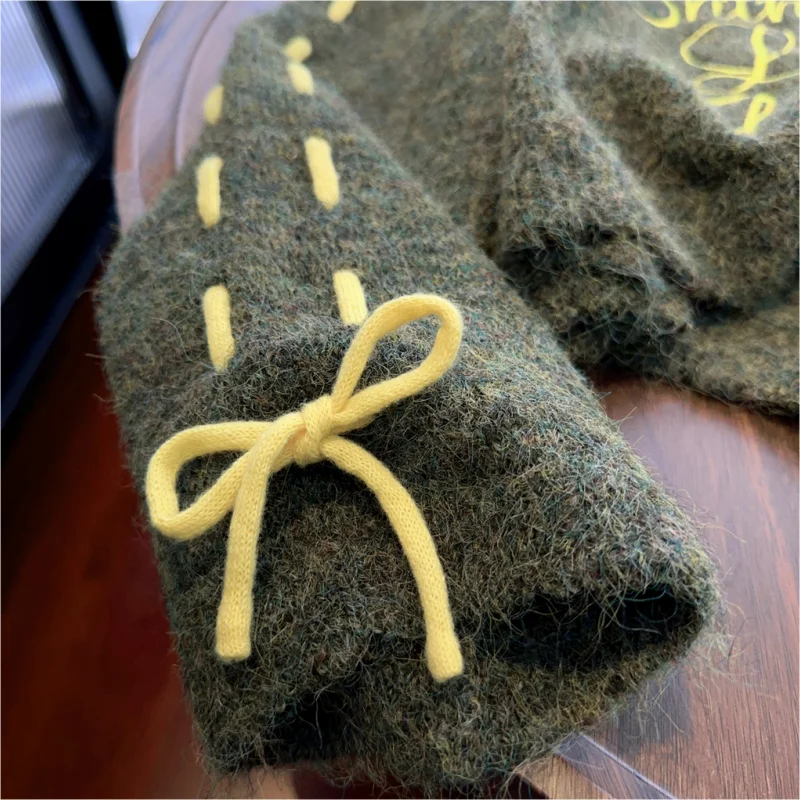 Женский вязаный свитер