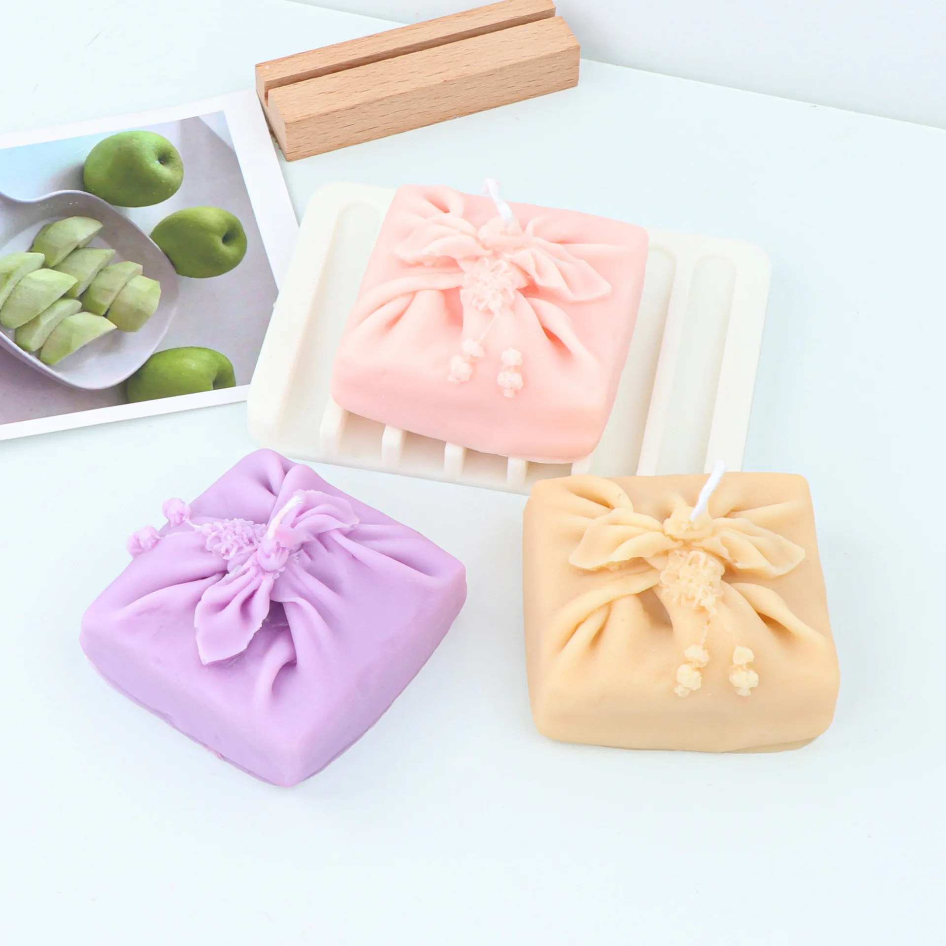 

Christmas Bow Gift Box Wax Candles Silicone Molds Ice Shape Plaster for Cementplaster Epoxy Resin Cute Soap Moulding Decorative