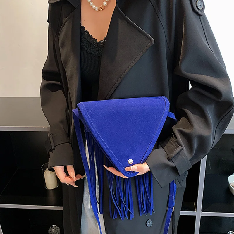 

Матовая кожаная женская сумка-мессенджер с бахромой, искусственная кожа, сумочки в стиле хиппи, цыганская треугольная сумка через плечо с к...