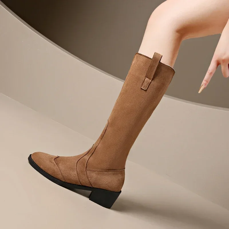 Новые зимние замшевые повседневные женские ботинки с острым носком и квадратным