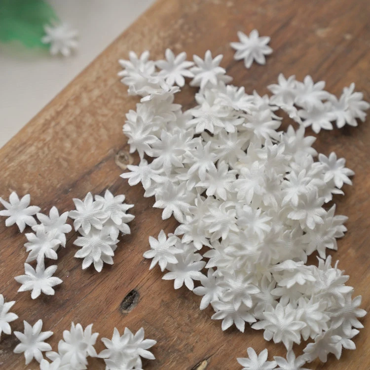 

3D лепестки для цветов R SMEALE белые 1,2 см 100 шт