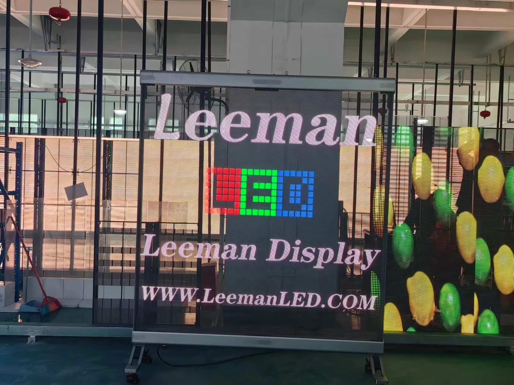 P3.91-7.82 Крытый прозрачный светодиодный дисплей 500X1000 Прозрачный экран стеклянный