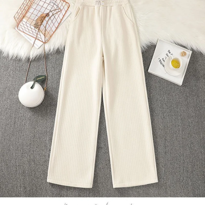 Рисунок 6 - Женский осенне-зимний вязаный свитер