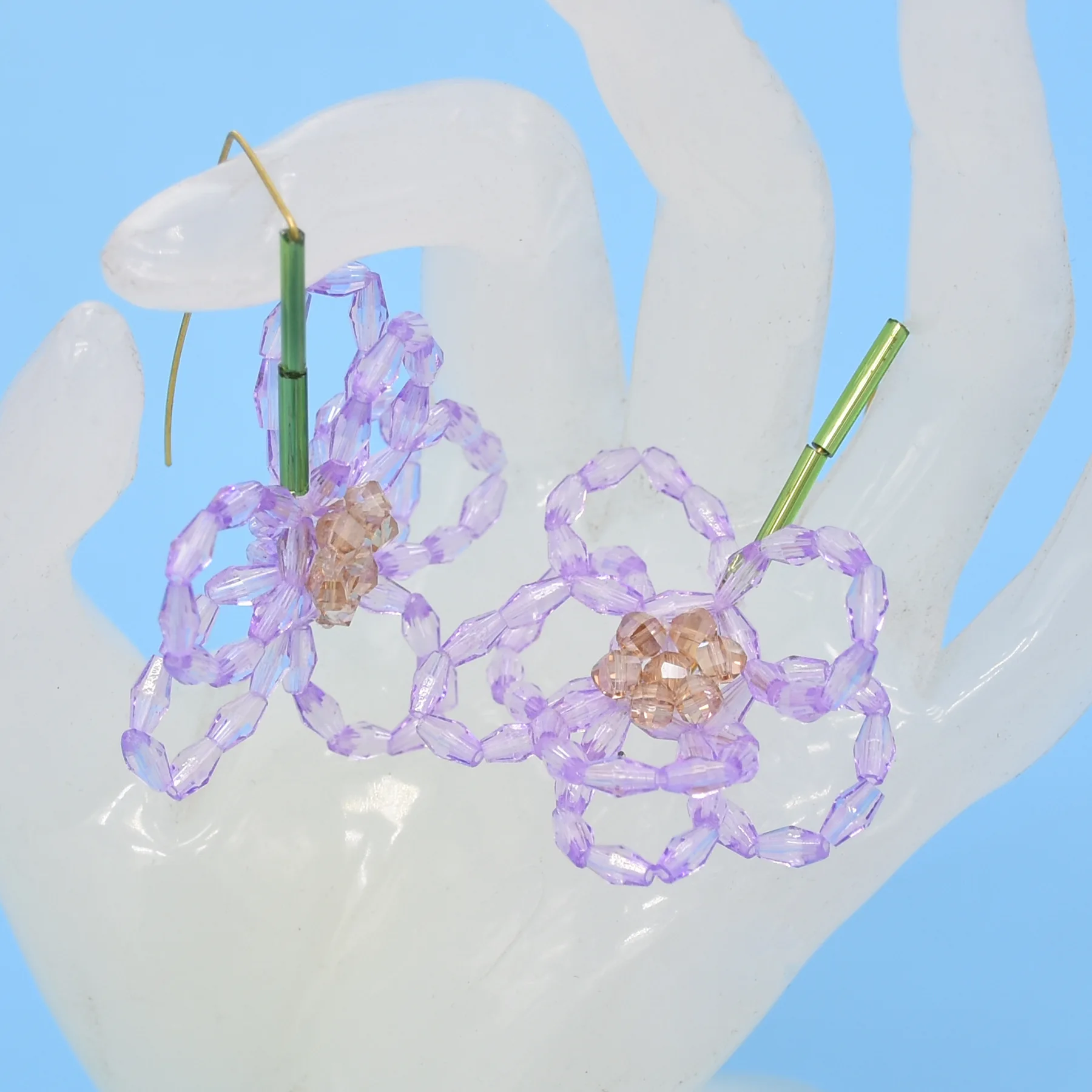 Женские акриловые серьги с бусинами оранжевые или фиолетовые серьги-подвески