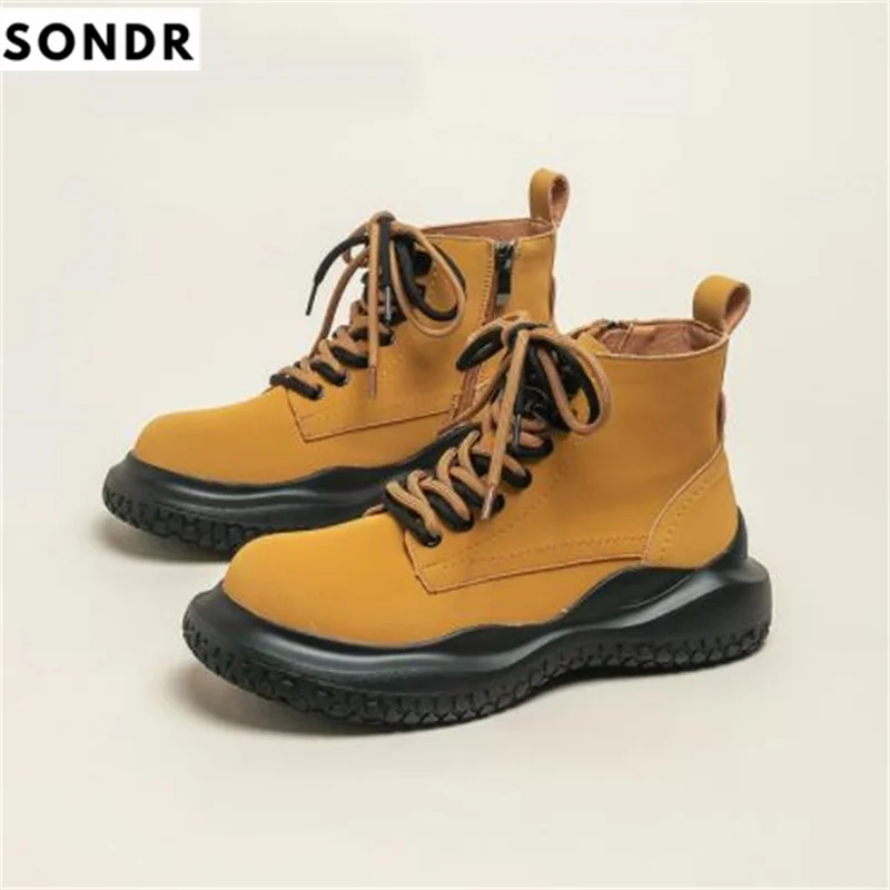 

Женские ботинки Martens, новинка 2022, винтажные нишевые ботинки с коротким носком, повседневные ботинки на платформе, ботинки средней длины с бо...