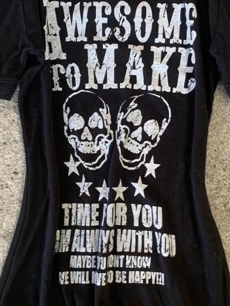 Женское платье с вырезом лодочкой