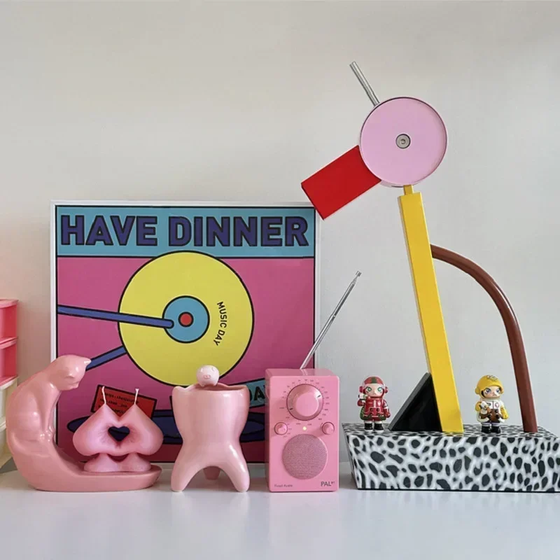 Lámpara de escritorio Neste LED Belgjos Animados Decoración Geométrica pato susu creatividad Art Airbnb minorrilla nordic