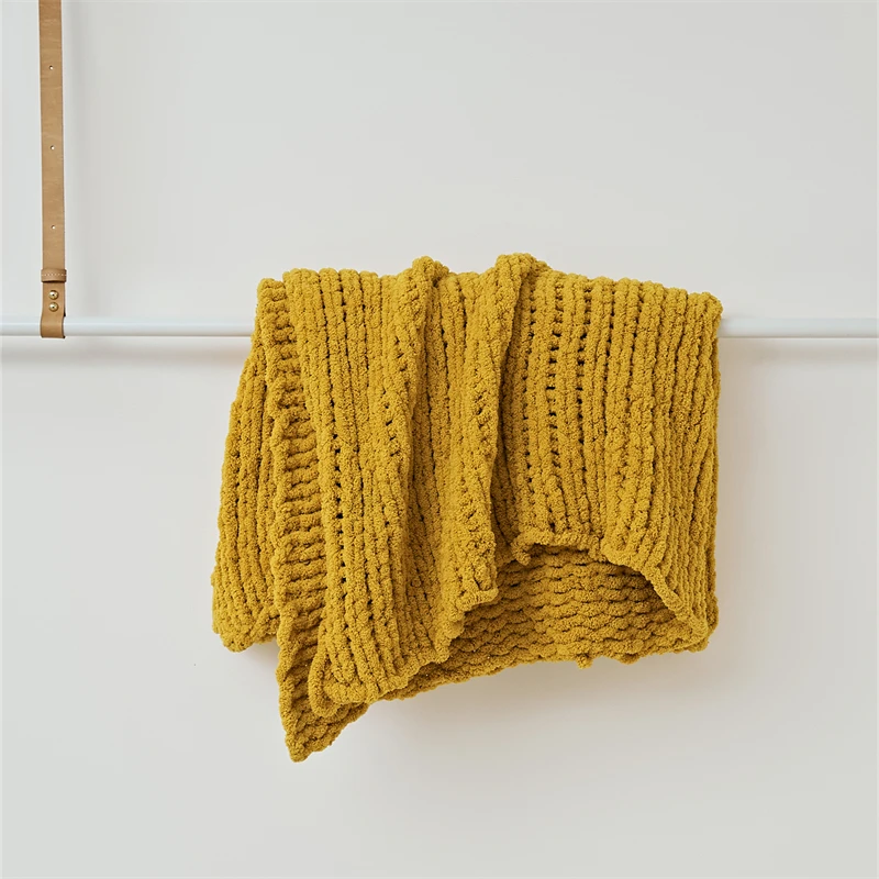 Одеяла из синели цвета белый бежевый серый желтый мягкий удобный диван-кровать