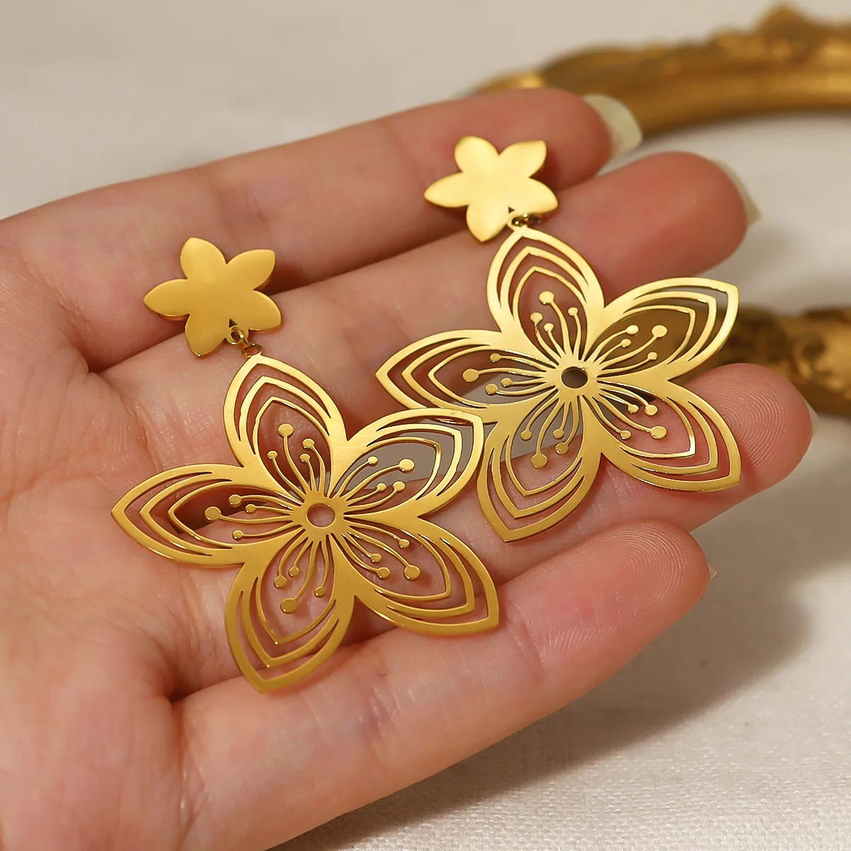 Серьги-гвоздики из нержавеющей стали с поливинилхлоридным покрытием 18 к