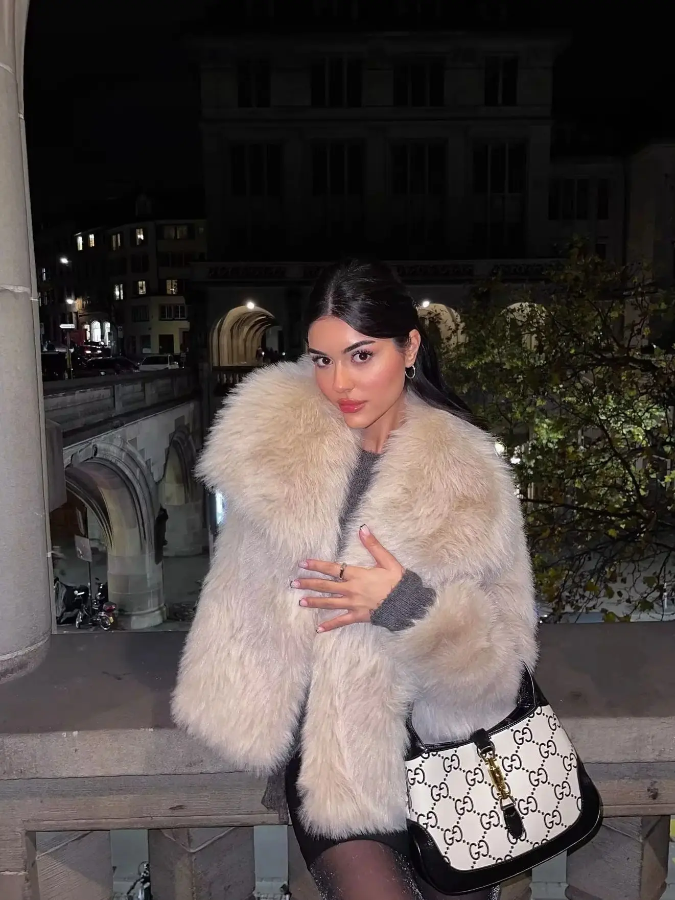 Autumn Winter Women's 2022 Beige Lapel Long Sleeve Fake Fur Pocket Jacket Fashionable Noble Warm Street Style