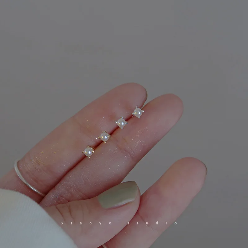 Женские серьги-гвоздики из серебра 925 пробы с маленьким жемчугом