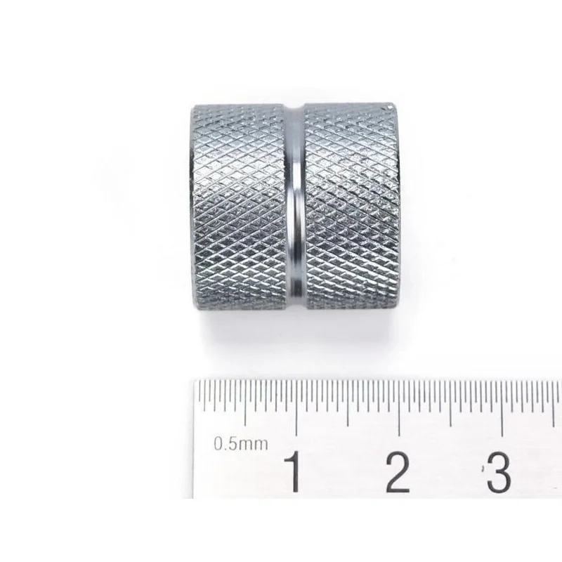 Адаптер для заправки газовыми баллонами наружной кемпинговой газовой плиты на бутановый газ с винтовым клапаном типа штуцерного клапана.