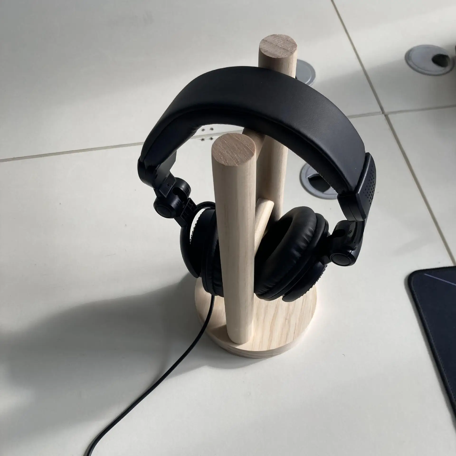 

Solid wood headset stand headset display stand game headset hanger headphone rack wooden