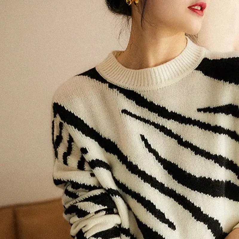 

2023 Women Autumn Winter Fashion Zebra Striped Sweater Tops Female Loose Casual Pullovers Ladies O-neck Knitted Jumpers E487