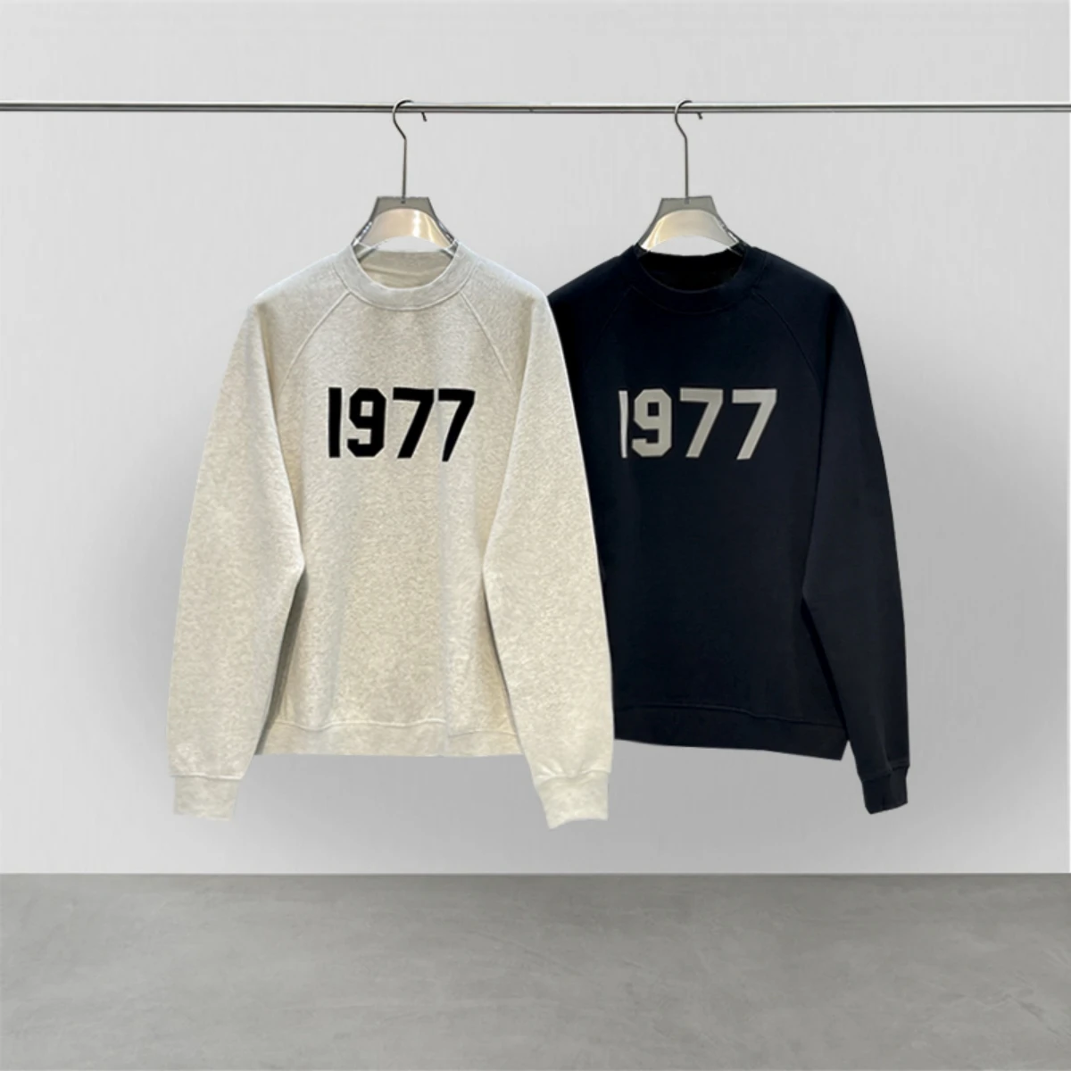 

Season 7 Oversize Men's Fashion Brand ESSENTIALS Sweatshirt Flocked 1977 Logo Hip Hop Loose Unisex High Street Sweatshirt