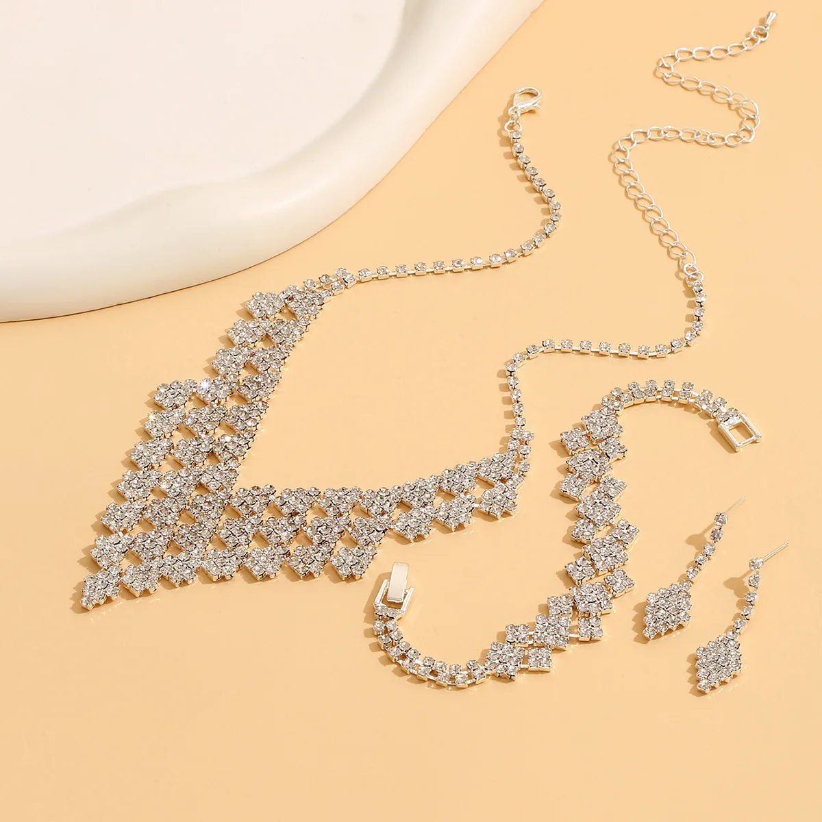 Женский Комплект Ювелирных Изделий 4 Шт. Сверкающее V-образное Ожерелье С