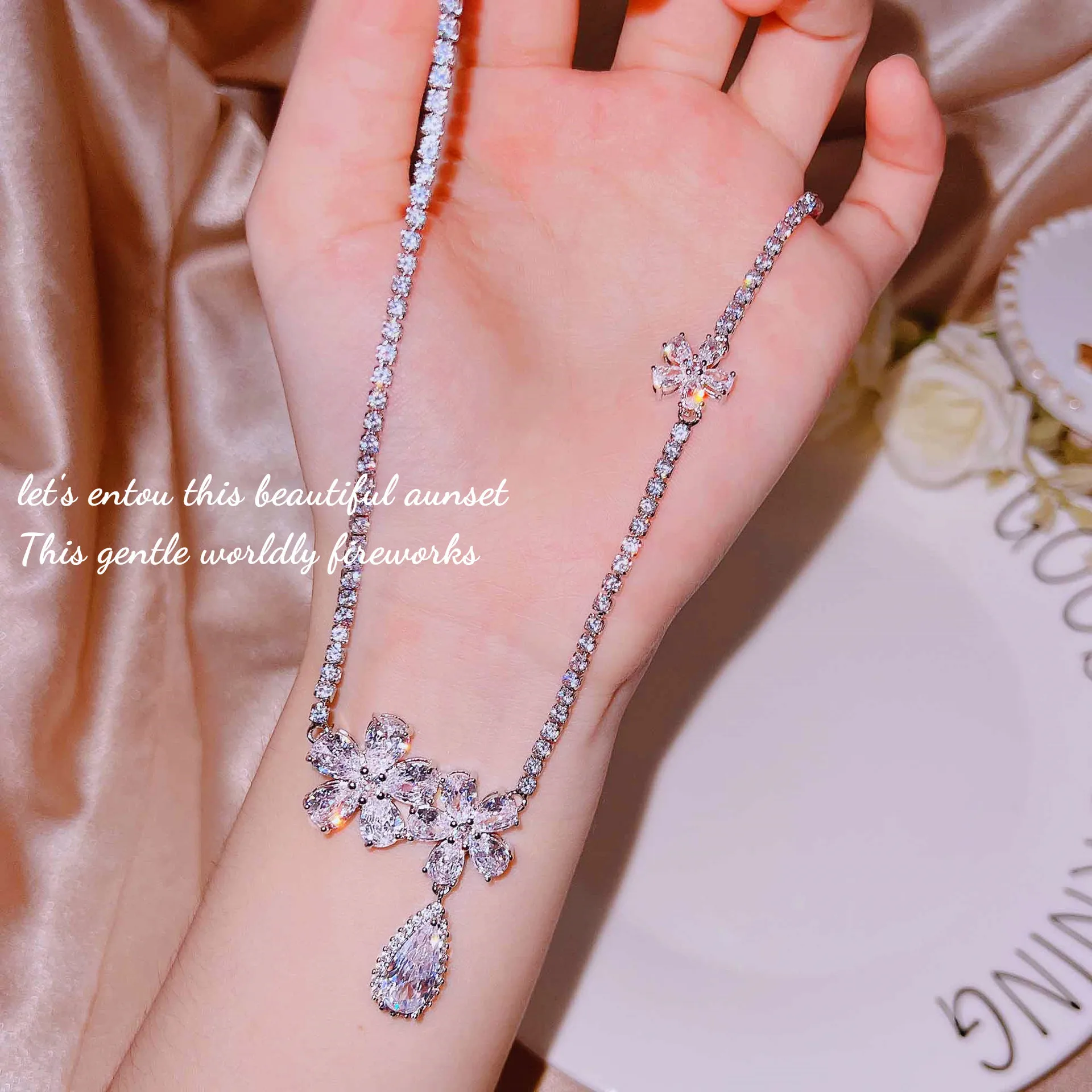 

Foydjew New Luxury Quality Jewelry Bright Water Drop Pear-shaped Zircon Necklaces Flower Necklace Clavicle Chain For Women