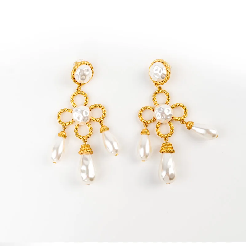 

Fashion Earrings for women Golden pearl coppert alloy Vintage Clover weave stud earrings Jewelry 2023