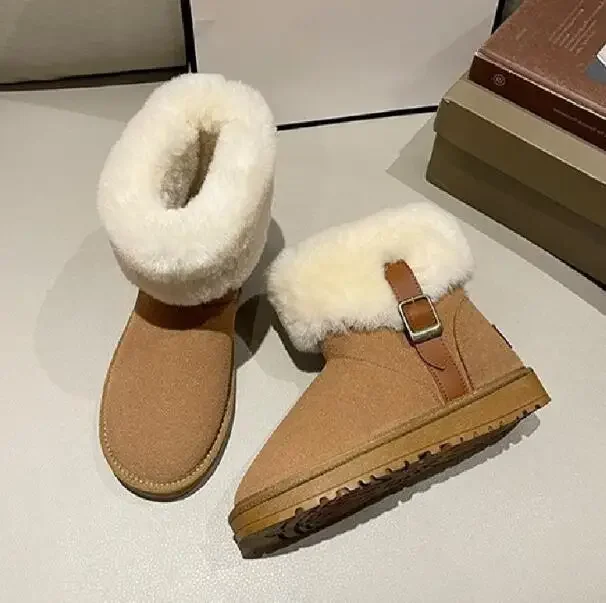 Зимние утепленные зимние ботинки черного верблюжьего цвета с матовым ремнем и