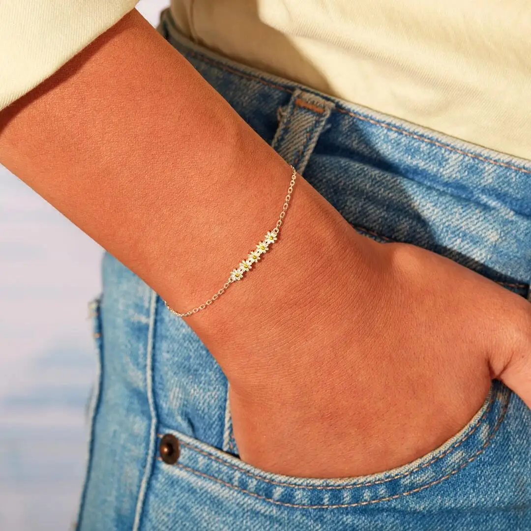 

Cute Little Daisy Flower Bracelet For Women Girl Bohemian Flower Bracelet Charms Bangle Wedding Birthday Lovely Jewelry Gift