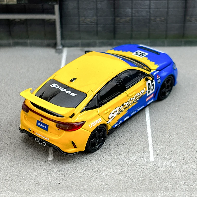 Литая под давлением модель спортивного автомобиля Honda Civic Type R (FL5) SPOON в масштабе 1/64